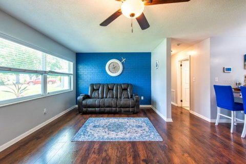 House in Seminole, Florida 3 bedrooms, 136.47 sq.m. № 1786085 - photo 6