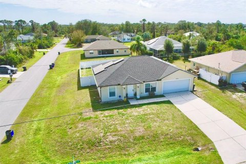 House in North Port, Florida 3 bedrooms, 146.23 sq.m. № 1732512 - photo 2