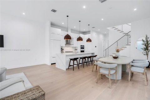 Casa en venta en Doral, Florida, 4 dormitorios, 230.12 m2 № 1964744 - foto 8