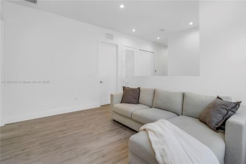 Casa en venta en Doral, Florida, 4 dormitorios, 230.12 m2 № 1964744 - foto 19