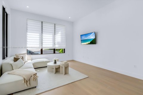 Casa en venta en Doral, Florida, 4 dormitorios, 230.12 m2 № 1964744 - foto 9