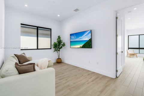 Casa en venta en Doral, Florida, 4 dormitorios, 230.12 m2 № 1964744 - foto 17