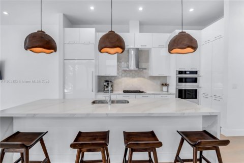 Casa en venta en Doral, Florida, 4 dormitorios, 230.12 m2 № 1964744 - foto 13