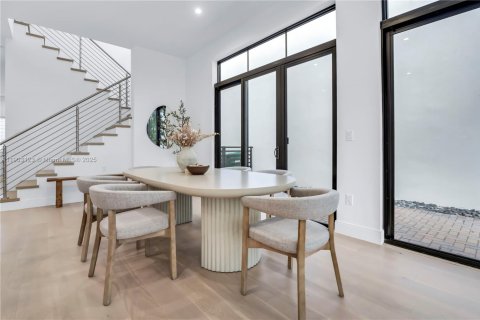 Casa en venta en Doral, Florida, 4 dormitorios, 230.12 m2 № 1964744 - foto 14