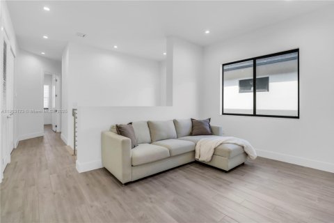 Casa en venta en Doral, Florida, 4 dormitorios, 230.12 m2 № 1964744 - foto 18