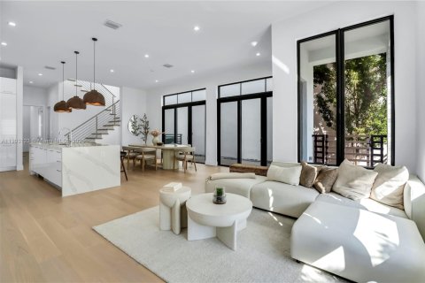 Casa en venta en Doral, Florida, 4 dormitorios, 230.12 m2 № 1964744 - foto 6