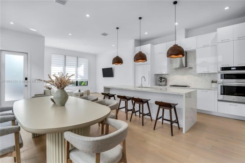 Casa en venta en Doral, Florida, 4 dormitorios, 230.12 m2 № 1964744 - foto 15