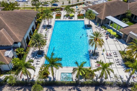 Casa en venta en Doral, Florida, 4 dormitorios, 230.12 m2 № 1964744 - foto 4