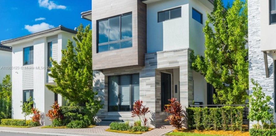 Casa en Doral, Florida 4 dormitorios, 230.12 m2 № 1964744
