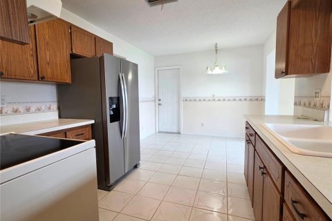 Condo in Pinellas Park, Florida, 2 bedrooms  № 1805137 - photo 14