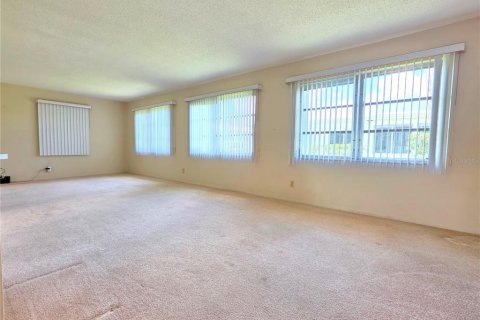 Condo in Pinellas Park, Florida, 2 bedrooms  № 1805137 - photo 16