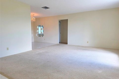 Condo in Pinellas Park, Florida, 2 bedrooms  № 1805137 - photo 8