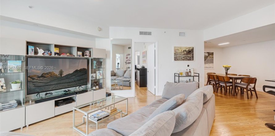 Condominio en Miami, Florida, 2 dormitorios  № 2003661