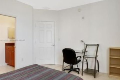 Copropriété à louer à Miami, Floride: 2 chambres, 70.98 m2 № 1945696 - photo 10