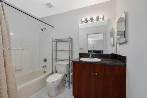 Copropriété à louer à Miami, Floride: 2 chambres, 70.98 m2 № 1945696 - photo 9