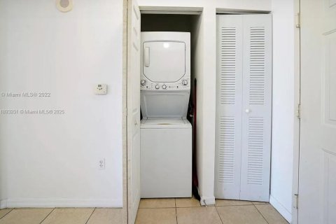 Copropriété à louer à Miami, Floride: 2 chambres, 70.98 m2 № 1945696 - photo 7