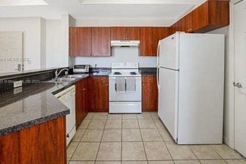 Copropriété à louer à Miami, Floride: 2 chambres, 70.98 m2 № 1945696 - photo 3