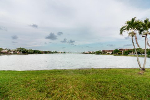 Condo in Miami, Florida, 2 bedrooms  № 1870001 - photo 7