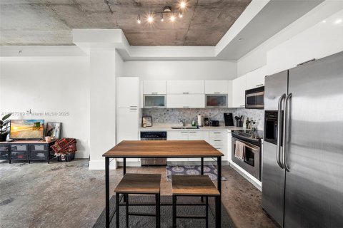 Condo in Miami, Florida, 1 bedroom  № 1706876 - photo 2