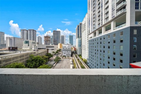 Condo in Miami, Florida, 1 bedroom  № 1706876 - photo 10