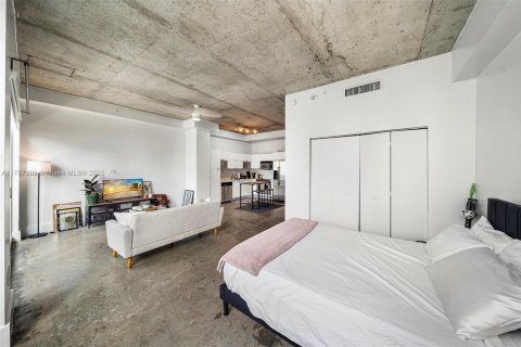 Condo in Miami, Florida, 1 bedroom  № 1706876 - photo 7