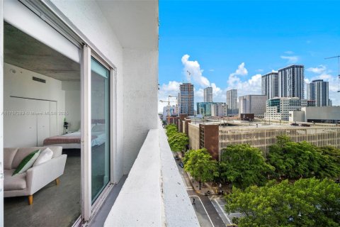 Condo in Miami, Florida, 1 bedroom  № 1706876 - photo 12