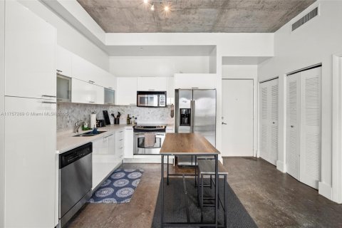 Condo in Miami, Florida, 1 bedroom  № 1706876 - photo 3