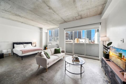 Condo in Miami, Florida, 1 bedroom  № 1706876 - photo 4