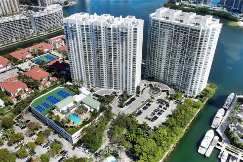 Condo à Aventura, Floride, 3 chambres  № 2041508