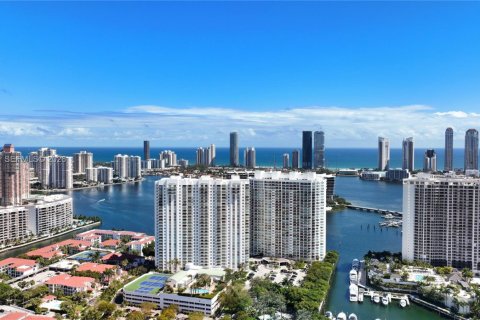 Condominio en alquiler en Aventura, Florida, 3 dormitorios, 303.23 m2 № 2041508 - foto 18
