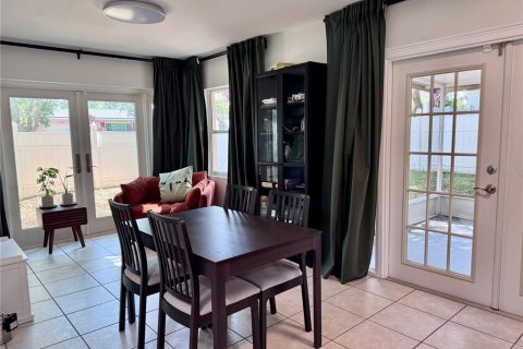 House in Clearwater, Florida 3 bedrooms, 138.89 sq.m. № 2259432 - photo 10