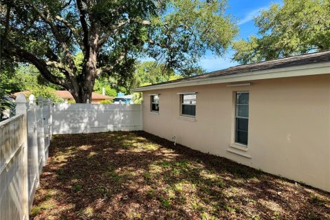 House in Clearwater, Florida 3 bedrooms, 138.89 sq.m. № 2259432 - photo 23
