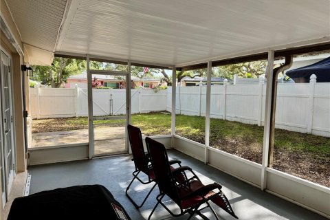 House in Clearwater, Florida 3 bedrooms, 138.89 sq.m. № 2259432 - photo 18