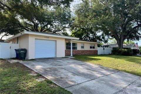 House in Clearwater, Florida 3 bedrooms, 138.89 sq.m. № 2259432 - photo 3