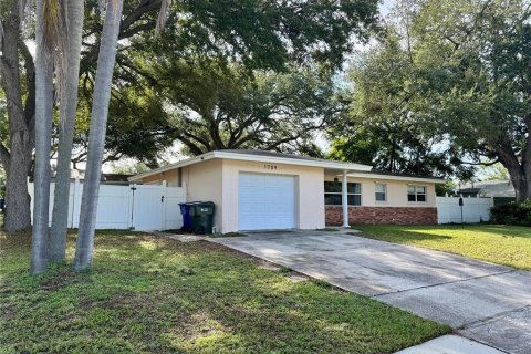 House in Clearwater, Florida 3 bedrooms, 138.89 sq.m. № 2259432 - photo 2