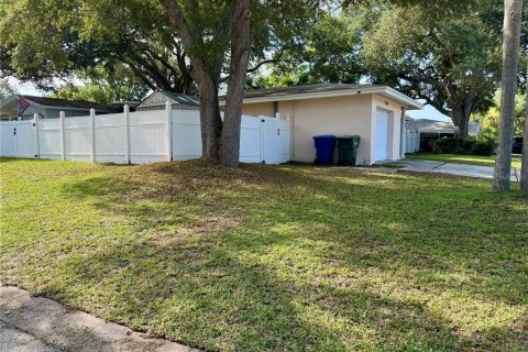 House in Clearwater, Florida 3 bedrooms, 138.89 sq.m. № 2259432 - photo 4