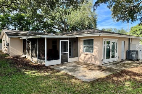 House in Clearwater, Florida 3 bedrooms, 138.89 sq.m. № 2259432 - photo 21