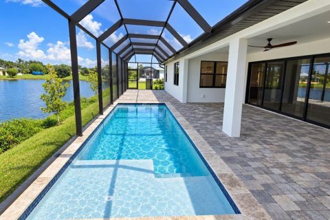 Villa ou maison à vendre à Punta Gorda, Floride: 4 chambres, 201.23 m2 № 2360695 - photo 3