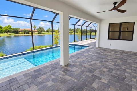 Villa ou maison à vendre à Punta Gorda, Floride: 4 chambres, 201.23 m2 № 2360695 - photo 2