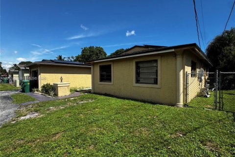 Casa en venta en Lauderhill, Florida, 5 dormitorios, 164.34 m2 № 2392432 - foto 5