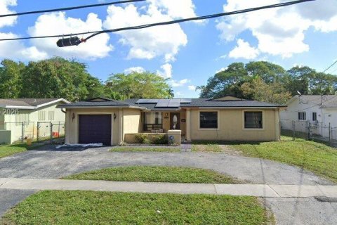 Casa en Lauderhill, Florida 5 dormitorios, 164.34 m2 № 2392432
