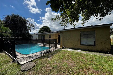 Casa en venta en Lauderhill, Florida, 5 dormitorios, 164.34 m2 № 2392432 - foto 8