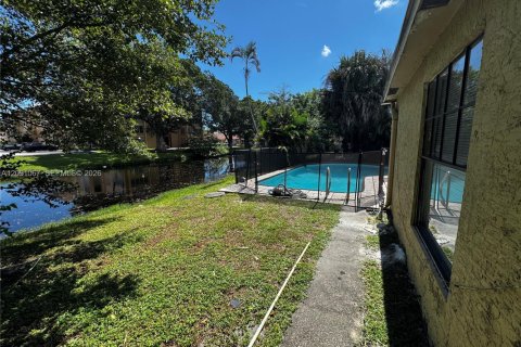 Casa en venta en Lauderhill, Florida, 5 dormitorios, 164.34 m2 № 2392432 - foto 7