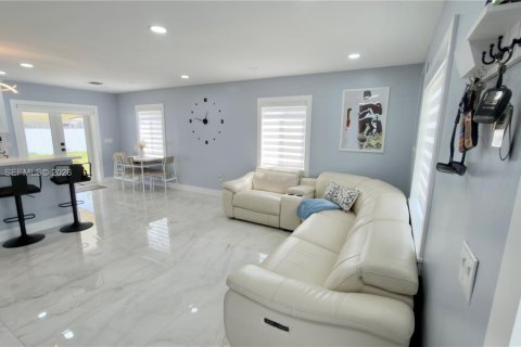 Купить виллу или дом в Хомстед, Флорида 3 спальни, 102.19м2, № 2049917 - фото 3