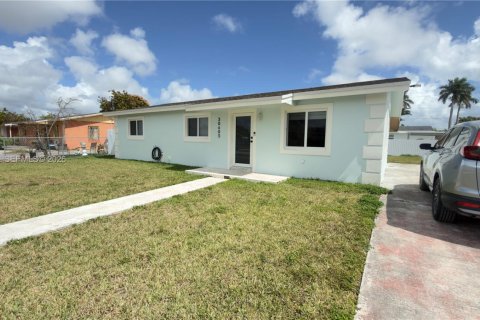 Купить виллу или дом в Хомстед, Флорида 3 спальни, 102.19м2, № 2049917 - фото 2