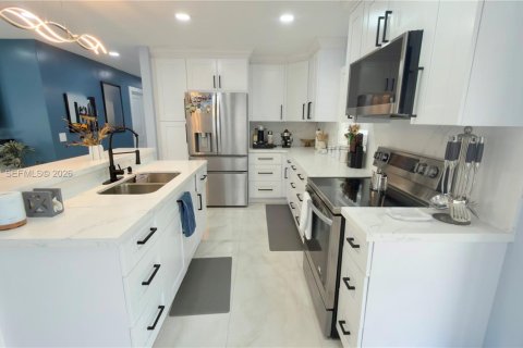 Купить виллу или дом в Хомстед, Флорида 3 спальни, 102.19м2, № 2049917 - фото 21