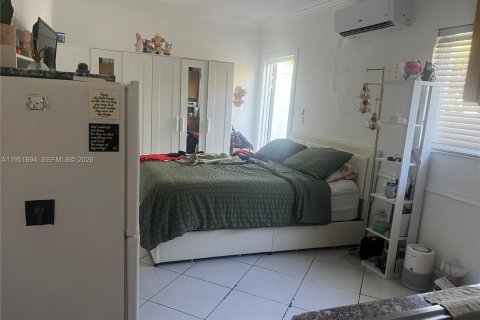 Casa en venta en Miami, Florida, 8 dormitorios, 251.86 m2 № 2006209 - foto 28