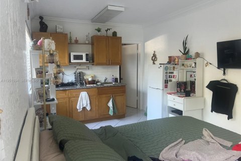 Casa en venta en Miami, Florida, 8 dormitorios, 251.86 m2 № 2006209 - foto 25