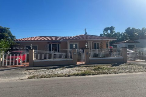Casa en Miami, Florida 8 dormitorios, 251.86 m2 № 2006209