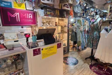 Купить коммерческую недвижимость в Майами-Бич, Флорида № 1979350 - фото 2